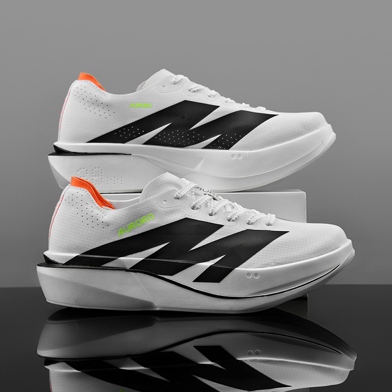 Scarpe da Corsa Sportive da Uo - Running Shoe Carbon recensione e prezzo